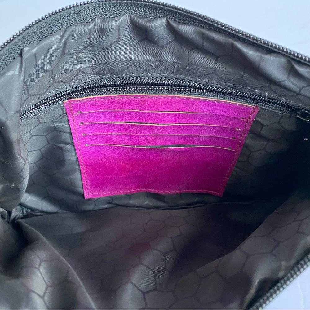Geometric Patterned Clutch Wristlet - Picture 5 of 6